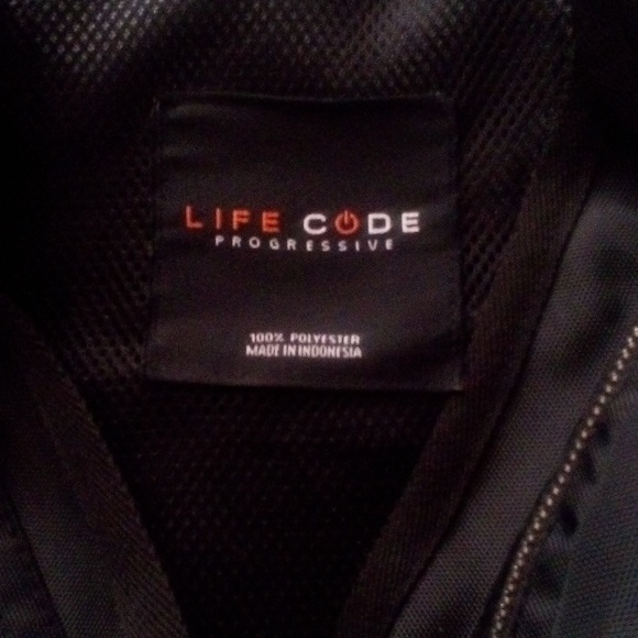 Black Life Code Vest - Picture 2 of 5